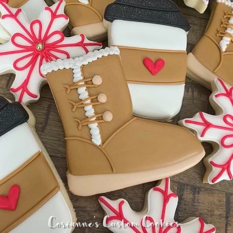 Cookie Couture 💖 on Instagram: “When someone tells you that Uggs aren’t real shoes, just ignore. You don’t need that kind of negativity in your life ✌🏼Cutter by…” Ugg Boot Cookies Decorated, Cookie Clothes, Christmas Sugar Cookies Decorated, Cookie Recipes Decorating, Hat Cookies, Cookie Videos, Sugar Cookie Royal Icing, Winter Cookie, Fall Cookies