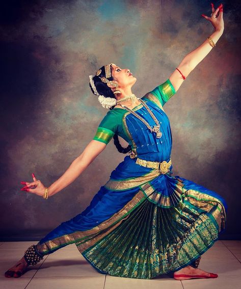 Bharat Natyam Poses, Bharathanatyam Dress Ideas, Bharatnatyam Poses For Photoshoot, Bharatanatyam Poses For Photoshoot, Arangetram Costumes, Bharatanatyam Photoshoot, Arangetram Photoshoot, Bharatnatyam Costume, Bharatnatyam Dress