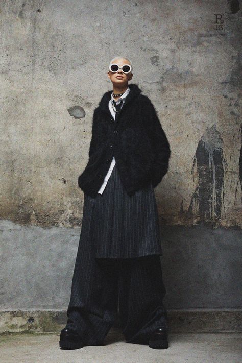 R13 Pre-Fall 2022 Collection | Vogue Estilo Punk Rock, Outfit Vintage, Estilo Punk, Pre Fall, Look Cool, Fashion Photographer, Runway Fashion, A Black, Fashion Inspo Outfits