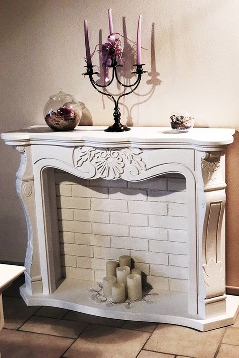 Camino Shabby Chic, Faux Foyer, Shabby Chic Fireplace, Shabby Chic Romantic Bedroom, Design Camino, Couples Apartment, Cottage Fireplace, Fireplace Mantle Decor, Bedroom Updates