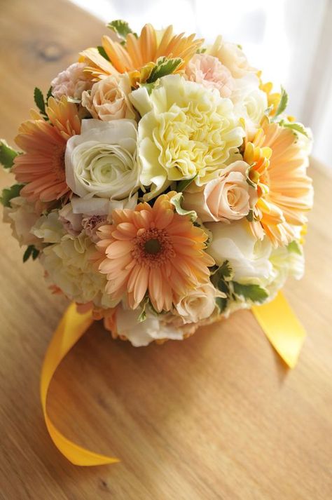 Romantic Wedding Colors, Orange Bouquets, Flower Ball, Beautiful Flower Arrangements, Bouquet Of Flowers, Floral Bridal, Bride Bouquets, Beautiful Bouquet, Flower Boxes