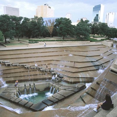 Fort Worth Water Gardens, Downtown Fort Worth, Fasad Design, Texas Garden, Water Architecture, Taman Air, Philip Johnson, Fountain Design, Texas Gardening