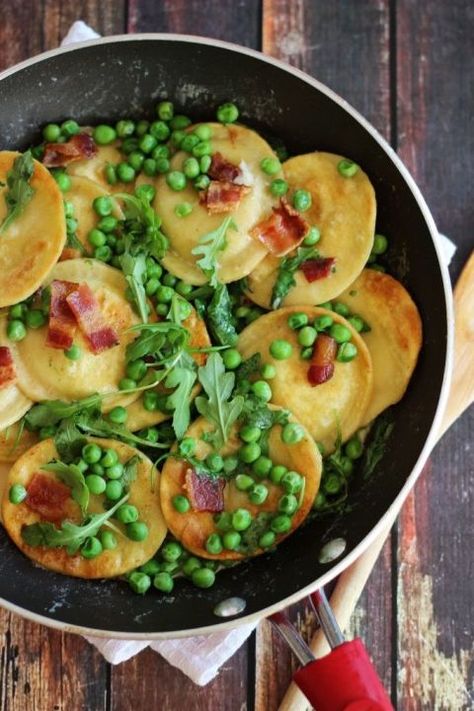 Never has eating your peas looked so easy. Get the recipe from The Gold Lining Girl » Pierogi Dishes, Peas Bacon, Bacon Peas, Heart Pasta, Couscous Dishes, Fried Ravioli, Butter Cream Sauce, Easy Comfort Food Dinners, Pasta Casserole Recipes