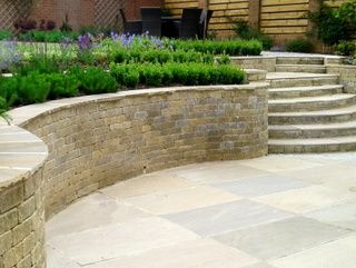 Beautiful steps complete Curved Patio, Stone Walls Garden, Rose Garden Design, Stone Steps, Tiered Garden, Garden Floor, Sloped Garden, Garden Entrance, Garden Steps