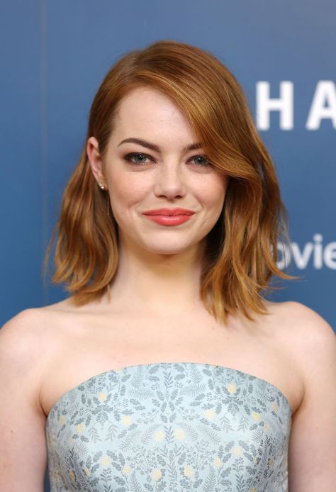 Emma Stone Emma Stone Haircut, Highlighted Bob, Longbob Hair, Celebrities Hairstyles, Emma Stone Hair, Long Bobs, Asymmetrical Haircut, Color Rubio, Dark Red Hair