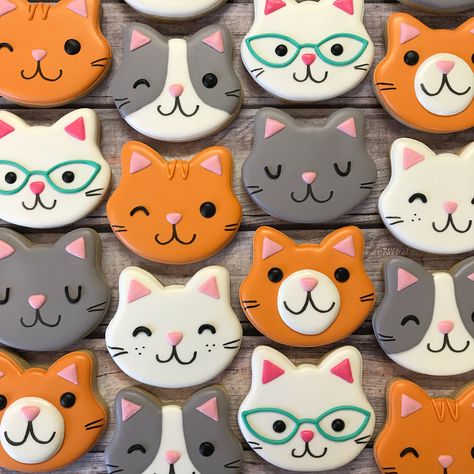 the sweetest kitty cookies made to match the sweetest kitty plates ☺️ i think balls of yarn are my new favorite cookie 😻 . . . . . #catcookies #cat #kitty #kittycookies #yarncookies #yarn #catlady #catparty #catbirthday #birthdayfavors #birthdaycookies #decoratedcookies Cat Cakes, Super Cookies, Kitten Party, Cookies Decoradas, Cat Cupcakes, Cat Cookies, Cat Birthday Party, Sugar Cookie Designs, Cat Cake