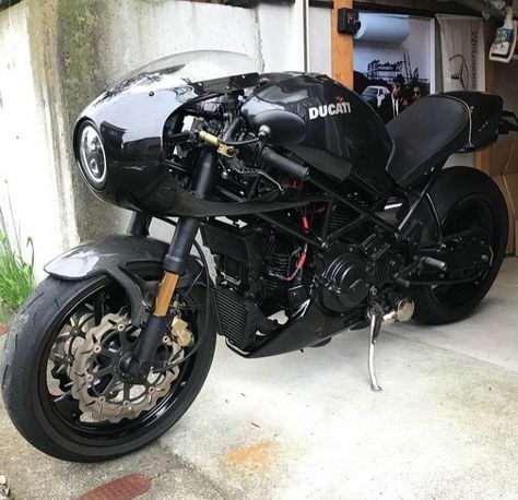 Cafe Motorcycle, Ducati Monster 695, Street Fighter Motorcycle, Custom Bikes Cafe Racers, Ducati Cafe Racer, Cafe Racer Design, Futuristic Motorcycle, Cafe Racing, Cafe Racer Build