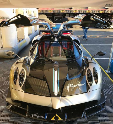 Carbon Fiber Pagani Huayra & Wrap Glove Industry at The Sema Show 2018 ✨💖😉👍 #WrapGlove #Pagani #Huayra #PaganiHuayra #TheSemaShow #CarbonFiber #LuxuryExotics #DoorWingsUp! Pagani Hyura Bc, Pagani Car, Pagani Huayra Bc, Luxury Supercars, Expensive Sports Cars, Hyper Cars, Nike Shoes Women Fashion, Cars Wallpapers, Cars Wallpaper