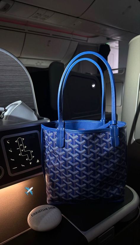 Goyard Tote, Luxury Bags Collection, Purse Essentials, Handbag Essentials, Goyard Bag, Mini Blue, Girly Bags, Luxury Lifestyle Dreams, Luxury Purses