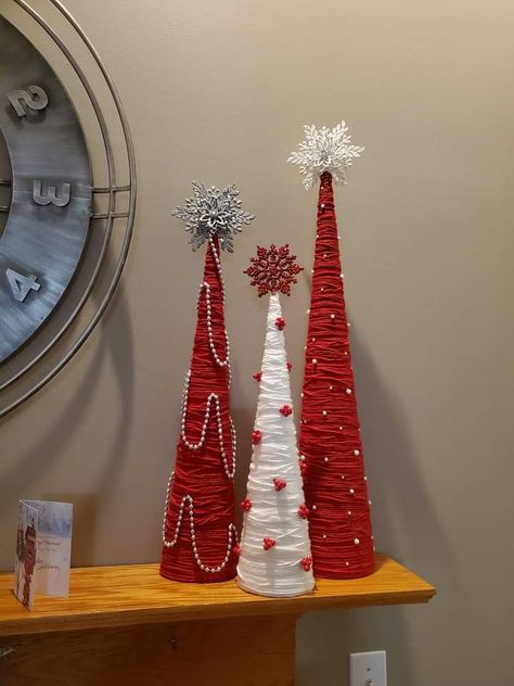 Styrofoam Christmas Trees, Homemade Christmas Trees, Christmas Tree Yarn, Yarn Trees, Christmas Decorations Diy Crafts, Cone Trees, Handmade Christmas Crafts, Christmas Tree Decorations Diy, Christmas Themes Decorations