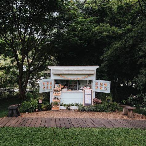 Roadside Cafe Design, Juice Bar Design, Coffee House Design, Mini Cafe, Bamboo House Design, Cafe Garden, Bamboo House, Small Cafe, Bakery Design