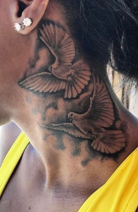 Tattoos On The Neck, Dove Neck Tattoo, Chest Neck Tattoo, Full Neck Tattoos, Butterfly Neck Tattoo, Alas Tattoo, Tato Flash, Tattoo Ideas Males, 42 Tattoo