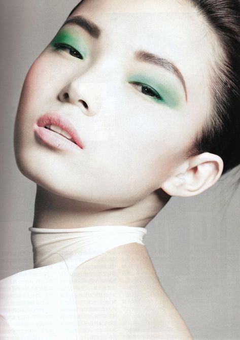 High fashion beauty Xiao Wen Ju, Women In China, Asian Makeup Looks, High Fashion Makeup, Light Shadow, Vogue China, Green Eyeshadow, Matte Eyeshadow, Fantasy Makeup