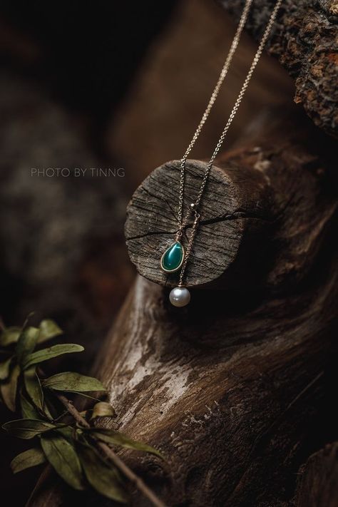 Creative Jewelry Photography Ideas, Jewellery Shoot Ideas, Jewellery Photography Ideas, Jewelry Shoot Ideas, Creative Advertising Photography, Photographing Jewelry, Jewelry Logo Design, Ring Photography, Jewellery Photography Inspiration