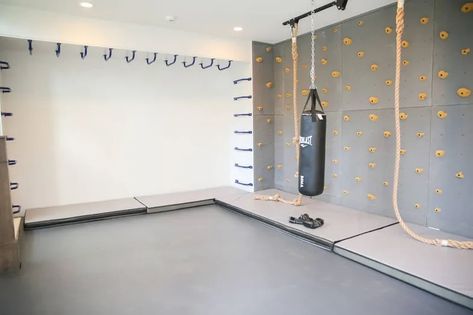 20 Home Gyms That'll Make You Want to Workout (Photo Gallery) – Home Awakening Indoor Gymnastics Room, Smart Playroom, Kids Indoor Gym, Sensory Gym, Modern Home Gym, Home Climbing Wall, Backyard Gym, Indoor Playroom, Gymnastics Room