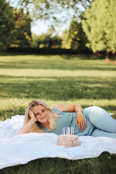 Sweet 16 Birthday Picture Ideas, 18th Bday Photoshoot Ideas Outdoor, 17th Bday Photoshoot Ideas, 21st Birthday Photoshoot Ideas Outdoor, Birthday Photoshoot Outside, 13th Birthday Photo Shoot Ideas, Birthday Photoshoot Outdoor, Sweet Sixteen Pictures, 28th Birthday Ideas