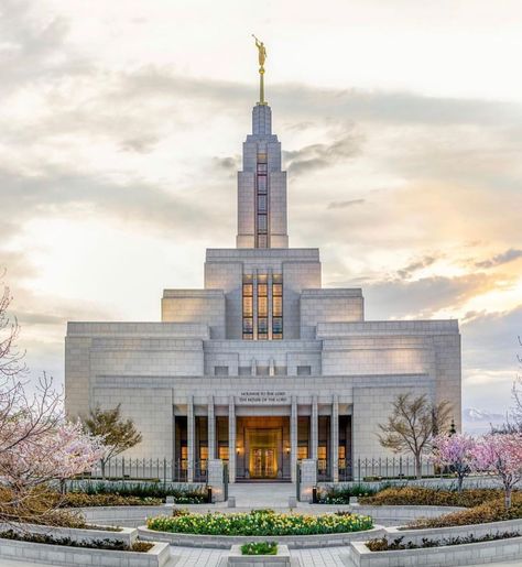 ~ Draper, Utah ~ “​But behold, I say unto you that ye must pray always, and not faint; that ye must not perform any thing unto the Lord… Draper Temple, Lds Temple Pictures, Pray For Strength, Draper Utah, Utah Temples, Temple Pictures, Church Pictures, Lds Church, Lds Temples