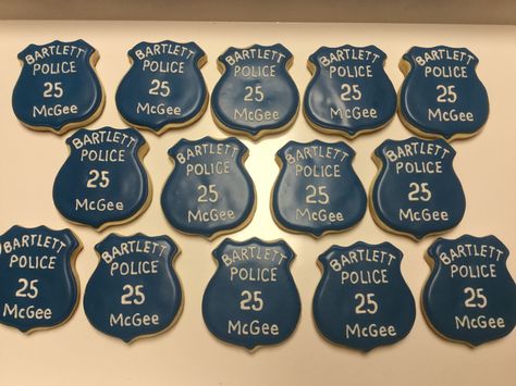 Police Badge Decorated Sugar Cookies by I Am the Cookie Lady Police Themed Cookies, Badge Cookies Decorated, Police Badge Cookies, Police Cookies, Painting Cookies, Cop Party, Police Cake, Police Cakes, Cookies Icing