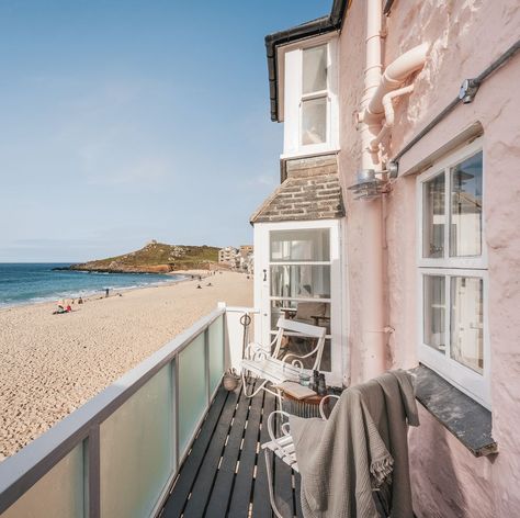 Designer Motivation, Cob Cottage, Cornwall Cottages, Fishermans Cottage, House Beautiful Magazine, Luxury Coastal, Cornwall Uk, St Ives Cornwall, Beach Cafe