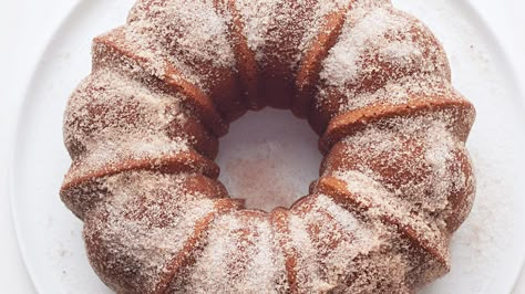 Apple-Cider Doughnut Cake Donut Cake, Cake Mug, Doughnut Cake, Apple Cider Donuts, Oreo Dessert, Bundt Pan, Cake Tasting, Cake Donuts, Köstliche Desserts