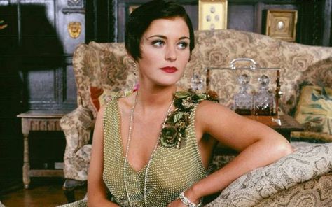 Actress Louise Lombard is happily living with her two Children. Who is her husband? Louise Lombard, House Of Elliot, 1920s Glamour, 1920 Fashion, Gatsby Style, 20s Fashion, Flapper Style, Costume Drama, Roaring Twenties