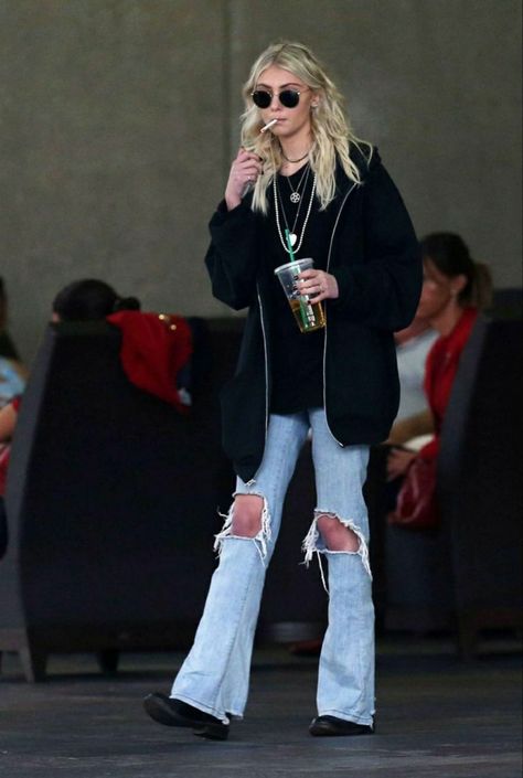 Taylor Momsen Outfits, Taylor Momsen Style, Taylor Momson, Rockstar Style, Taylor Momsen, Rock Outfits, I'm With The Band, Grunge Fashion, Outfits Casuales