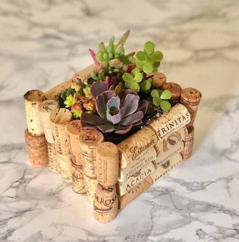 28 DIY Creative And Useful Wine Cork Ideas For Decorating Your Home Wine Cork Planter, Wine Cork Diy Projects, Cork Planters, Cork Diy Projects, Cork Crafts Christmas, Wine Cork Wreath, Wine Cork Diy Crafts, Wine Cork Projects, Cork Crafts Diy