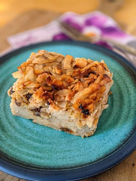 Apple and Raisin Kugel Yom Kippur Recipes, Jewish Foods, Jewish Cuisine, Jewish Food, Apples And Cheese, Noodle Casserole, Yom Kippur, Cinnamon Raisin, Scrumptious Desserts