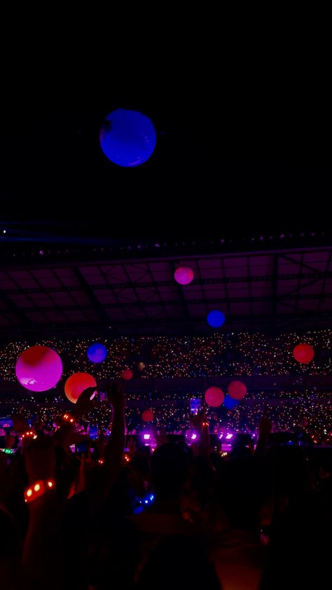 Coldplay Concert Wallpaper, Coldplay Wallpaper, Cold Play, Concert Nails, Coldplay Concert, Ibiza Travel, Festival Aesthetic, Concert Aesthetic, Dream Concert