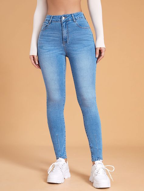 Skin Fit Jeans Outfit, Skin Jean, Skin Jeans, High Waisted Jeans Outfit, Blue Jeans Women, Breezy Outfit, Jeans Outfit Winter, Blue Mom Jeans, Jeans Outfit Fall