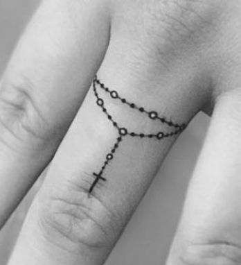 Delicate Bracelet Tattoo, Tattoo Dots, Simple Hand Tattoos, Membentuk Alis, Tattoos To Cover Scars, Finger Tattoo For Women, Cross Tattoos For Women, Hand And Finger Tattoos, Special Tattoos