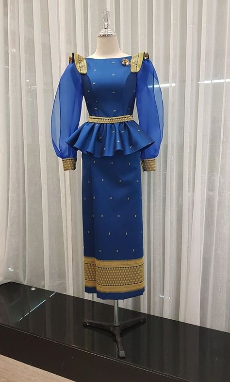 Jainsem Design Satin, Jainsem Design, Kebaya Thailand, Sunday Dress Outfit, Fancy Prom Dresses, Model Dress Kebaya, Debut Dresses, African Traditional Wear, Dress Sewing Tutorials