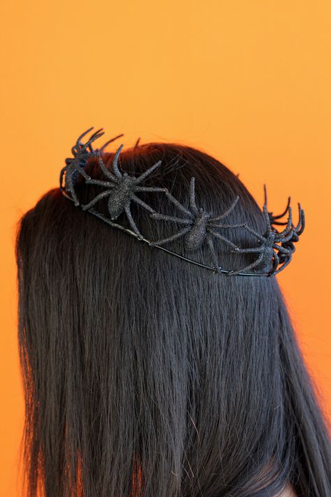 Spider Crown, Crochet Halloween Patterns, Free Crochet Halloween, Spider Makeup, Crown Tutorial, 100 Hairstyles, Spider Costume, Diy Kostüm, Crochet Halloween