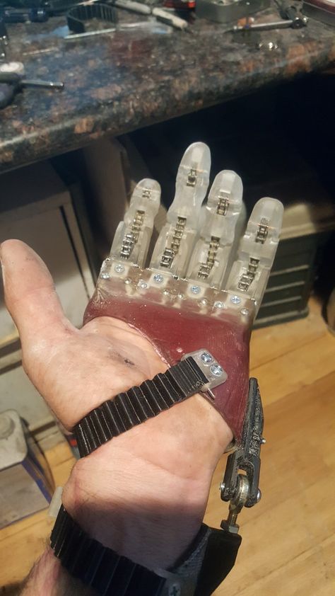 Partial hand prosthetic that I designed Hand Prosthetic, Prosthetic Design, Robotic Prosthetics, Prosthetic Hand, Cyberpunk Tech, Prosthetic Arm, Electronics Projects Diy, Unique Things, Arduino