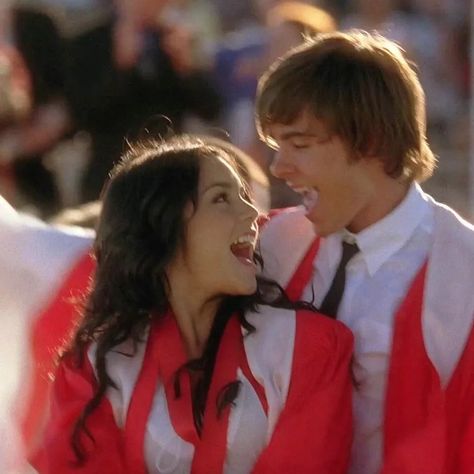 Gabriella High School Musical, Gabriela Montez, Zac And Vanessa, High School Relationships, Troy And Gabriella, Zac Efron And Vanessa, High School Musical Cast, Wildcats High School Musical, High School Musical 2