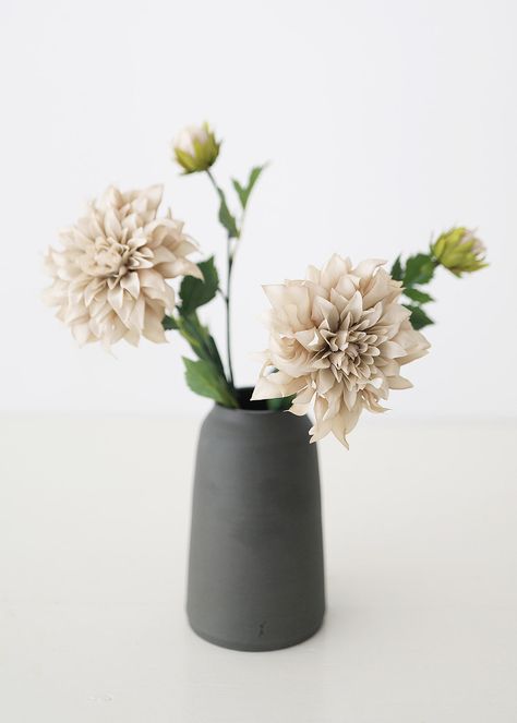 Fake Flowers Wedding, Fake Flower Arrangements, Bouquet Vase, Fake Hydrangeas, Diy Bridal Bouquet, Artificial Flowers Wedding, Peony Rose, 2022 Wedding, Black Vase