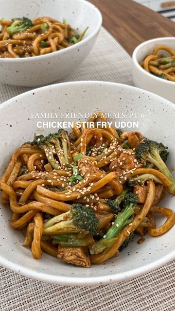 Winnie Kison on Instagram: "chicken udon stir fry - we are huge noodle fans over here!

it’s chewy, savory & and meal that includes veggies, protein and carbs all in one 🙌🏼 i’ve made my toddler a udon noodle soup which she also really liked. she just loves all noodles!!

if i sound congested in this video, it’s because i am. it’s a pregnancy symptom 🫠 so this will be my voice for the next 5 months!!

ingredients:
2 packages of udon noodles
3 cups broccoli florets
8 oz chicken breast, chopped

sauce:
2 tablespoons oyster sauce 
2 tablespoons soy sauce
2 teaspoons dark soy sauce
2 teaspoons rice vinegar
1 tablespoon sesame oil

topping: sesame seeds, green onion 

directions:
1. if using fresh udon, open udon packets and place in a shallow bowl. add in hot water to soak for 5 minutes unti Chicken With Udon Noodles, Udon Noodles Peanut Sauce, Udon Noodle Recipe Peanut Sauce, Beef And Broccoli Udon Noodles, Chicken Broccoli Udon Noodles, Chicken Udon, Udon Stir Fry, Chicken Asian, Broccoli And Chicken