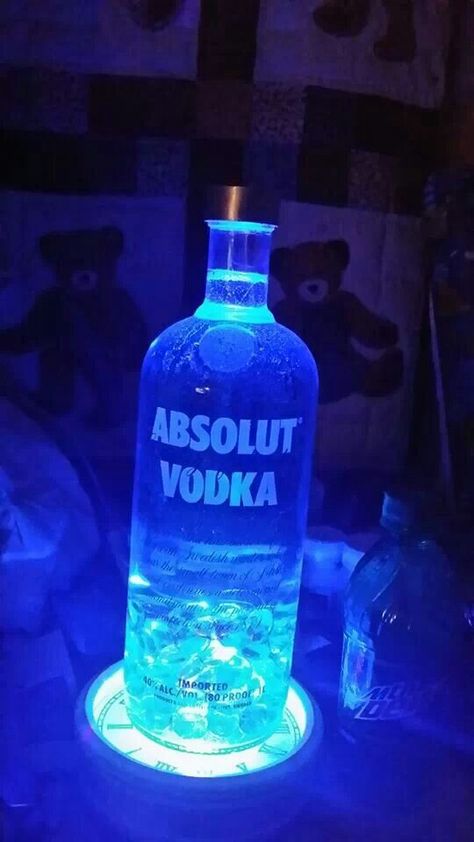 Absolut on clockface led! $30 Vodka Redbull, Strawberry Margaritas, Vodka Blue, Led Azul, Gift Bag Ideas, Blue Aesthetic Dark, Strawberry Margarita, Alcohol Aesthetic, Absolut Vodka