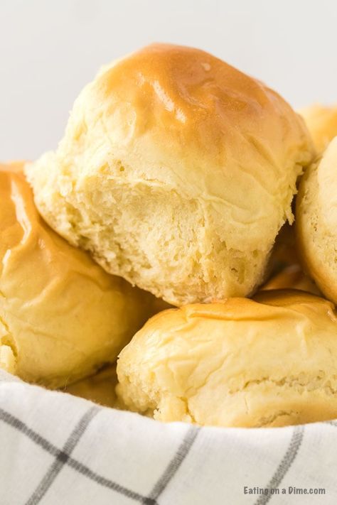 30 Minute Dinner Rolls Recipe 30 Minute Dinner Rolls, Quick Dinner Rolls, Fluffy Rolls, Steak Dinner Sides, No Yeast Dinner Rolls, Sweet Dinner Rolls, Quick Bread Recipes Easy, Eating On A Dime, Dinner Roll