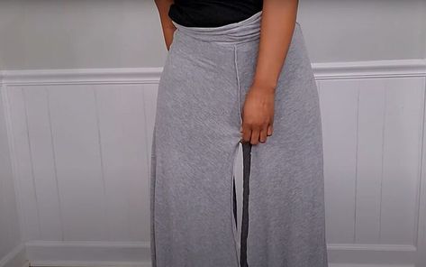 This is a guide on DIY pants. Learn how to make pants from an old maxi skirt in this step-by-step tutorial. Skirt Into Pants, Skirt To Pants, Make Skirt, Easy Upcycle, Diy Pants, Tie Pants, Diy Tie, How To Make Skirt, How To Tie Dye