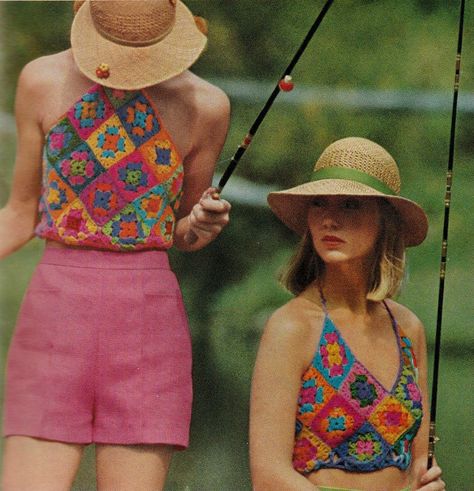 Granny Square Fashion, Halter Top Pattern, Moda Hippie, Square Fashion, Vintage Crochet Pattern, Hippie Tops, Crochet Vintage, Crochet Simple, Motif Vintage