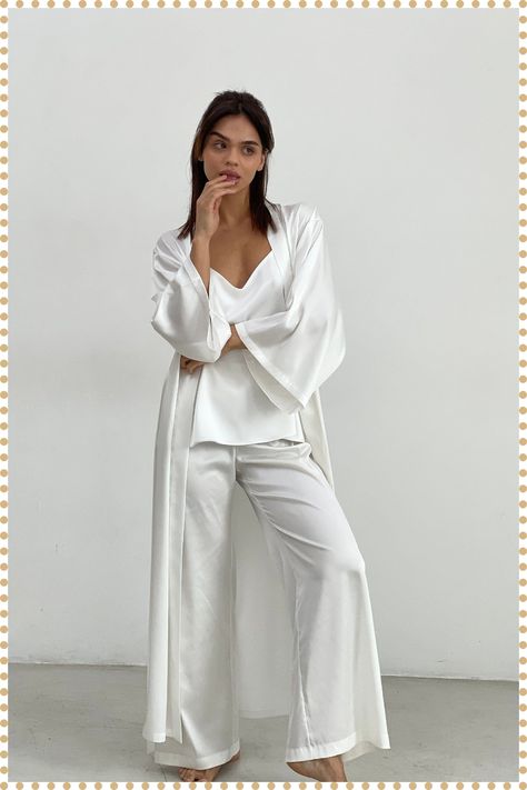 Pijama Satin, Silk Pajamas Set, Pajamas Aesthetic, Robe Silk, Pijamas Women, Bridal Pajamas, White Pajamas, Silk Pajama Set, Silk Robe