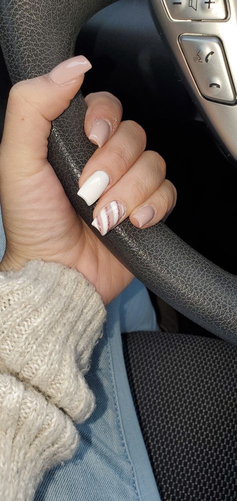 Basic White Christmas Nails, Pink And White Candy Cane Nails, Pink And White Winter Nails, White Candy Cane Nails, Christmas Nails Pink And White, Pink Candy Cane Nails, White Christmas Nails Acrylic, Basic Winter Nails, Pink And White Christmas Nails