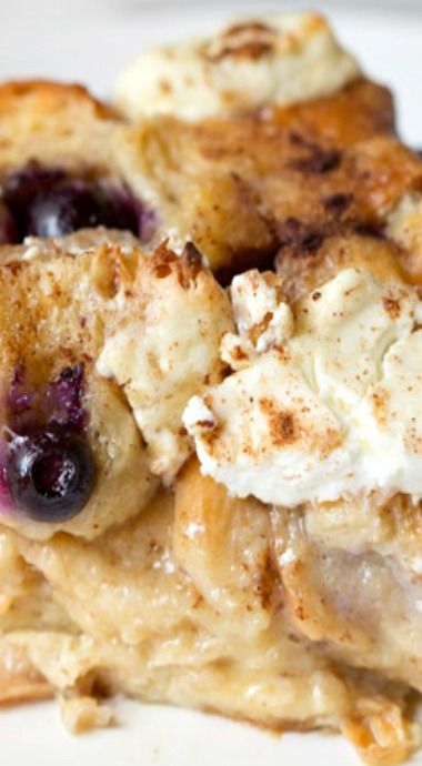 Croissant French Toast Casserole with Blueberries and Cream Cheese Croissant French Toast Casserole, Chocolate Croissant Recipe, Egg And Bread Recipes, Blueberries And Cream, Xmas Morning, Breakfast Croissant, Croissant French Toast, French Toast Casserole Easy, French Toast Waffles