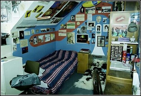 1980s Bedroom, Cheap Bedroom Ideas, Bedroom 80s, 80s Room, 80s Bedroom, Teenager Bedroom Boy, Teenage Bedroom, Room Makeover Inspiration