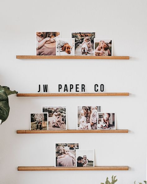 Family Photo Ledge, Canvas And Shelves On Wall, Wooden Photo Shelves, Letter Display Ideas, Bedroom Letter Board, Printed Photo Ideas Display, Polaroid Display Ideas, Wall Letter Board, Deep Letters