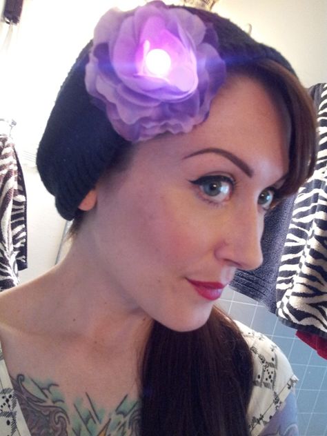 It's Try It Tuesday at FBL! And INEXPENSIVE: attach 1 slow color change LED light to a hair flower; it's way too easy. More rad info when ya click through. Light Up Costumes, Led Lighting Diy, Led Color Changing Lights, Fabulous Diy, Light Crafts, Hair Flower, Not Love, Color Changing Led, Diy Hair Bows