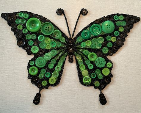 Button Art Butterfly, Butterfly Button Art, Diy Papillon, Button Art On Canvas, Crafts Diy Easy, Vintage Buttons Crafts, Button Butterfly, Button Art Projects, Buttons Crafts Diy