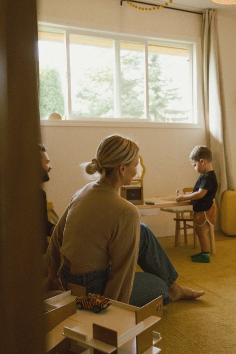 Documentary Family Photography Session in Fernie, BC. This was such a fun and cool family session with The Rogers family. We listened to records, explored Sonny's room and went skateboarding at golden hour. Find more inspo for 70s aesthetic home, 70s inspired family session, family session, family photos, fernie family session, retro family session, and vintage-inspired family photos. Contact Sam Hornquist Photography at samhornquistphotography.com to book your documentary family session. In Home Documentary Photography, Documentary Family Photography Home, 70s Aesthetic Home, Documentary Photography Storytelling, Wholesome Moments, Family Photo Inspiration, Palm Springs Aesthetic, Fernie Bc, Aesthetic Family