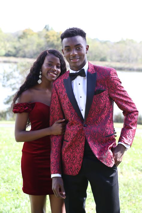 Cool Tuxedos For Prom, Red Prom Suit, Red Tux, Paisley Tuxedo, Boy Prom Outfit, Prom Jacket, Cool Tuxedos, Red Tuxedo, Prom Tuxedo